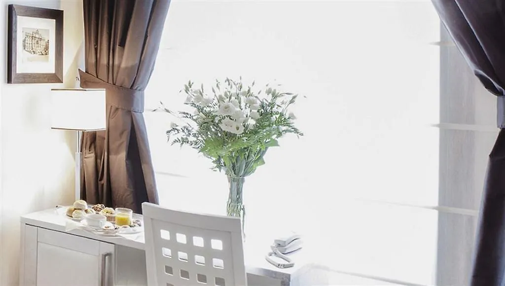 ** Bed & Breakfast Residenza Scipioni Luxury B&B Rome Italy