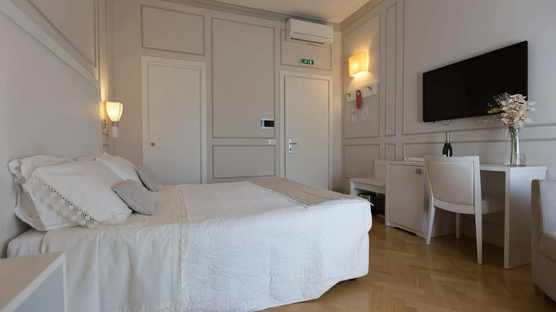 Bed & Breakfast Residenza Scipioni Luxury B&B Rome